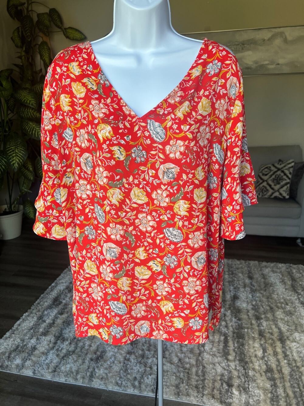 LOFT Floral V-Neck Flutter Top Size Large # 880